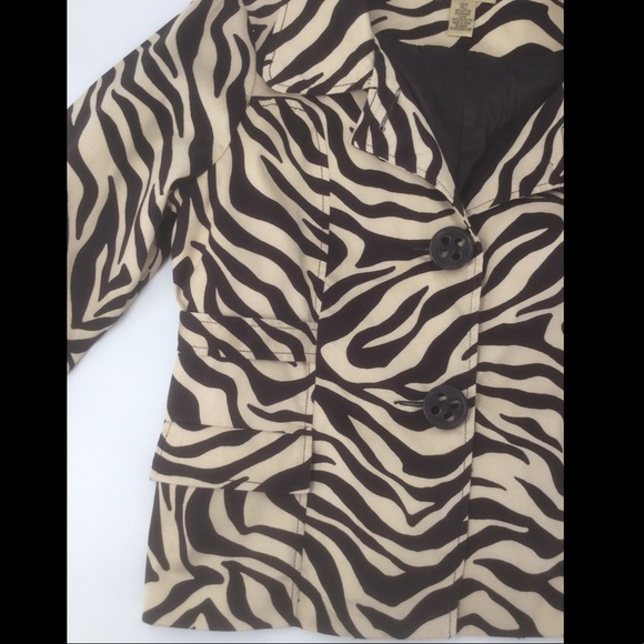 e-col-o-gie XL Zebra Print Jacket - Picture 5 of 10